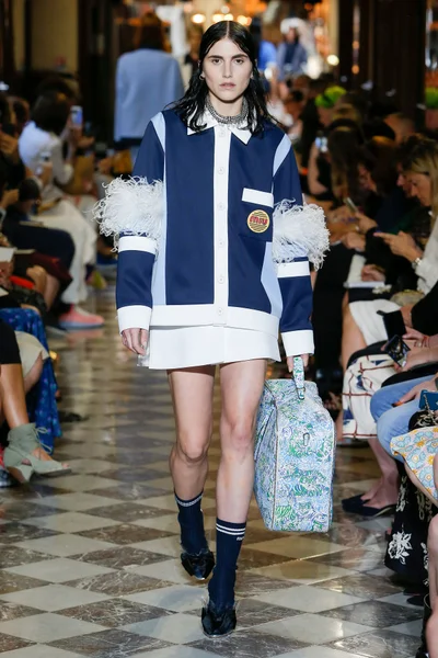 Look 7